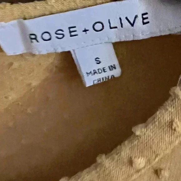 Rose and Olive Top Size Small This versatile and playful top is an ideal… - Picture 3 of 4